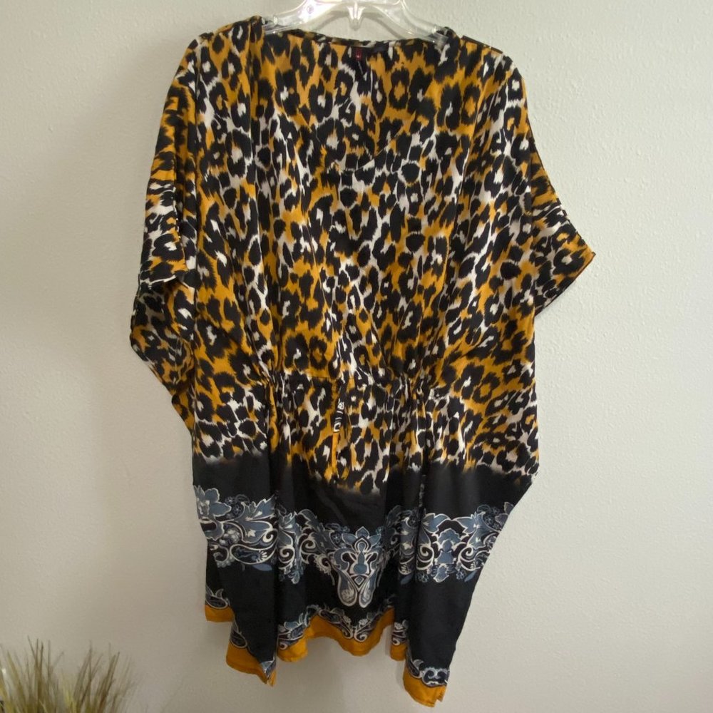 Pull over cheetah print Kimono with draw string waist. Size on tag: Large w123